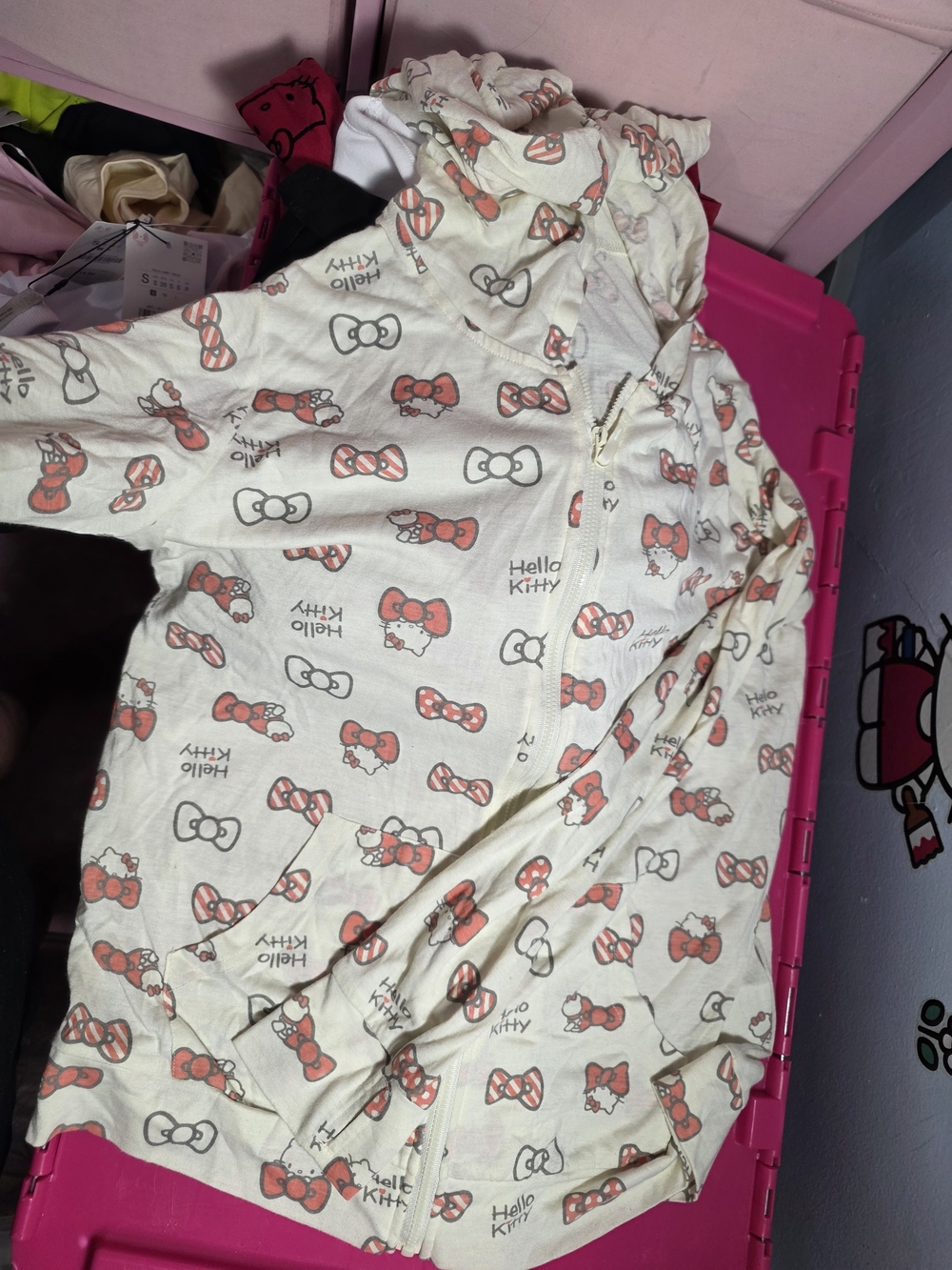 SANRIO SMILES HELLO KITTY LIGHTWEIGHT HOODIE